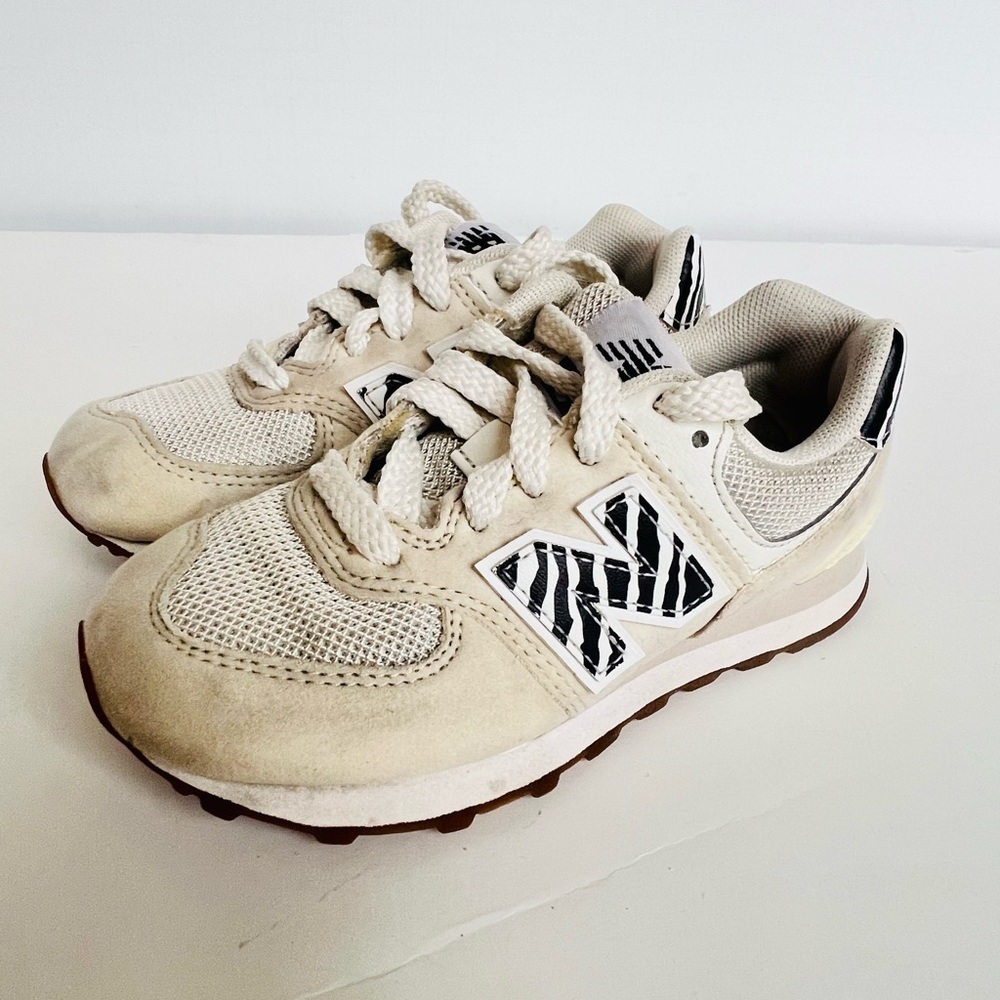 New Balance Girl's Kids 574 V1 70s Racing Lace-up Sneaker - Picture 5 of 8
